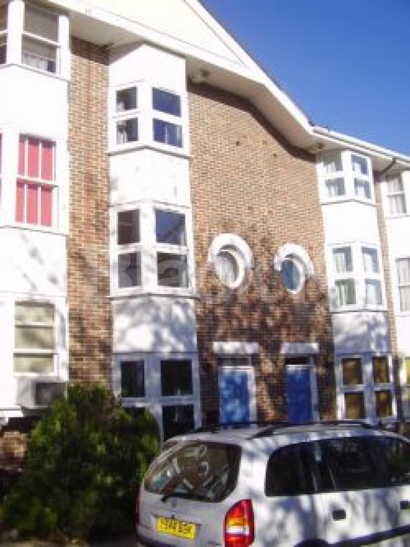 			4 Bedroom, 1 bath, 1 reception Flat			 Watermint Quay, STOKE NEWINGTON N16